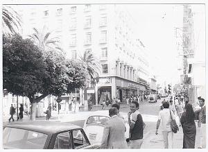 en face a l'angles c'est le prisunic a oran